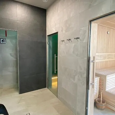 Magma Z Basenem Morska Klifowa - Blisko Hossoland