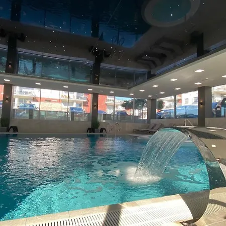 Magma Z Basenem Morska Klifowa - Blisko Hossoland